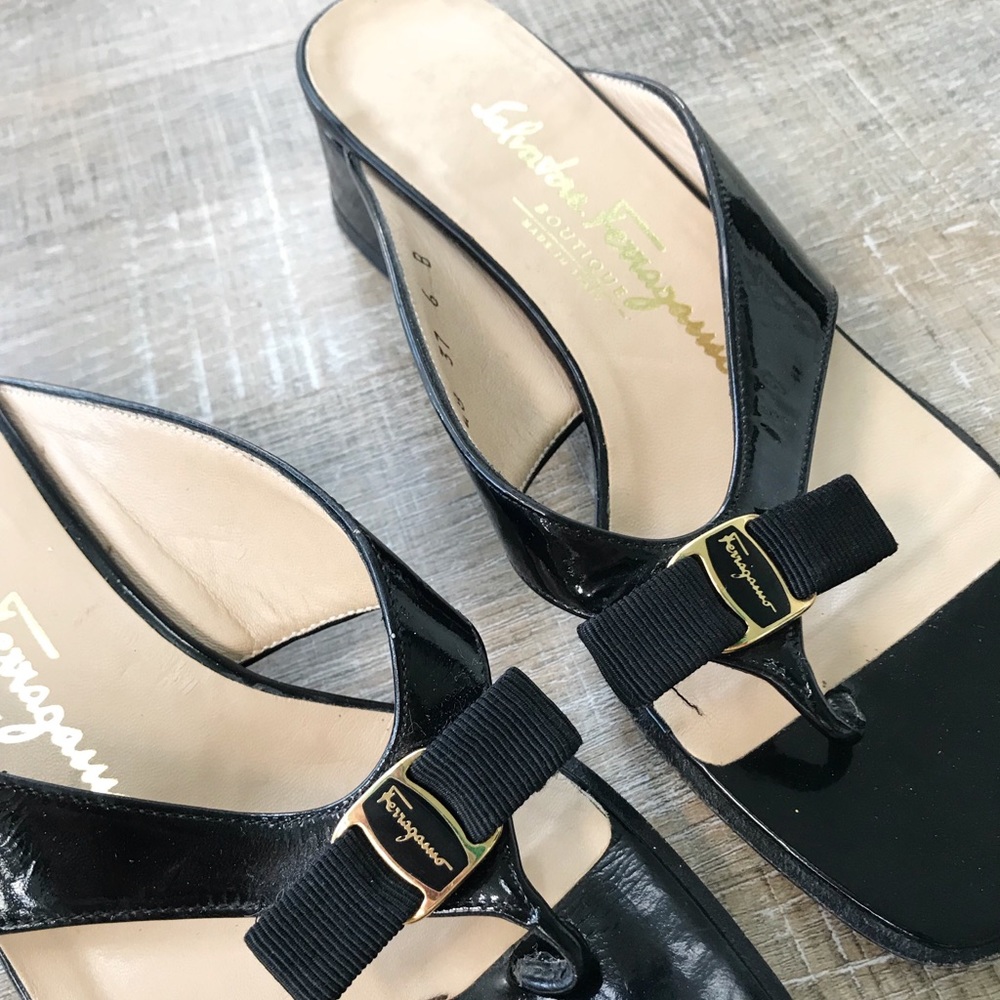 SOLDSalvatore Ferragamo Black patent thong sandals - Picture 1 of 7